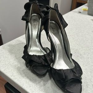 Brand new shi heels